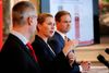 Henrik Sass Larsen, Mette Frederiksen og Nicolai Wammen under præsentationen af den opdaterede 2025-plan 'Gør gode tider bedre - for alle" på et pressemøde i Socialdemokratiets gruppeværelse på Christiansborg. Foto: Mads Claus Rasmussen/Scanpix