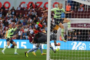 Manchester City dominerede, og Erling Haaland fortsatte målformen, men Aston Villa snuppede et point.