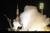 Baikonur-rumcentret har siden 1960 været centrum for mange opsendelser af raketter og satellitter. Her er Soyuz TMA-01M rumskibet på vej mod højere luftlag i starten af oktober. Foto: AP/Dmitry Lovetsky