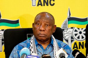 Israels fremfærd i Gazastriben har karakter af folkedrab, mener Sydafrika. Krigen er mod Hamas, svarer Israel.