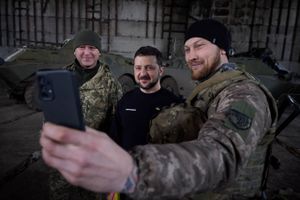 I en video takker ukrainsk præsident soldater for indsats under slaget om byen Bakhmut.