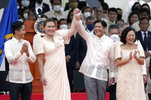Marcos er søn af landets tidligere autoritære leder Ferdinand Marcos og ventes at gå i hans fodspor.