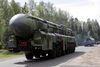 Ruslands præsident, Vladimir Putin, vil udbygge sit atomvåbenarsenal. Alligevel fastholder han, at Rusland ikke vil deltage i et våbenkapløb.