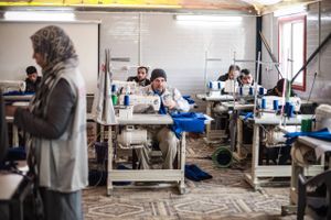 Syriske flygtninge, som har tilbragt de seneste mange år i flygtningelejre i nabolande til Syrien, kæmper for at få lov til at arbejde.
