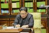 På dette stillbillede fra en nordkoreansk nyhedsudsendelse er Kim Jong-un efter sigende ved at underskrive godkendelsen af en missiltest. Nordkorea kalder den seneste våbentest et historisk gennembrud i landets våbenprogram. Foto: AP