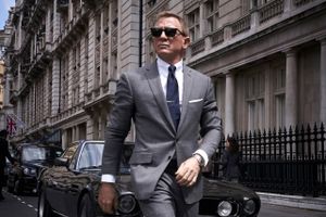 Efter 25 eksplosive og farverige agentfilm på snart 60 år i biograferne er James Bond-serien stadig vældig godt kørende. ”No Time To Die” underholder og imponerer i næsten hele sin spilletid på små to timer og tre kvarter. Den bringer mindelser frem om gamle dages storfilm i helaftensformat. Men efter Daniel Craigs tid vil der formentlig ske store ændringer.