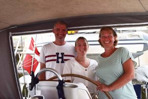 Familien Vesterlund fra Middelfart er en af de modige og eventyrlystne familier, der har revet et år ud af kalenderen for at krydse Atlanten. Jyllands-Posten mødte dem på Tenerife, inden de drog vestover.  