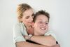 Gitte Løkkegaard med sin yngste søn Niels, som ifølge sin mor ikke vil bytte sin nuværende sammenbragte familie med en familie med kun én mor og én far. Det ville være for småt og kedeligt, mener han.