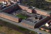 Bülows Kaserne har stået tom siden lukningen sidste år. Nu skal kasernen være flygtningecenter, inden Fredericia Kommune overtager den med udgangen af 2015.