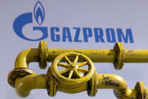 Det russiske selskab sender gas via Ukraine. Præsident kræver afregning i rubler, men afvises af EU-lande.