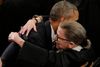 Præsident Barack Obama får et kram af højesteretsdommer Ruth Bader Ginsburg før Obamas State of the Union-tale i januar i år. Ginsburg har til gengæld ikke meget til overs for Donald Trump, hvilket hun ikke lægger skjul på. Foto: J. Scott Applewhite