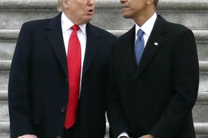 Trump og tidligere præsident Barack Obama ses tale sammen ved Capital Hill. Billedet er fra januar 2017. Foto: AP/Rob Carr