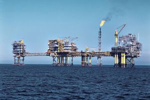 For første gang søger selskab om lov til at udvinde gas i Nordsøen trods politisk aftale om at stoppe for det.