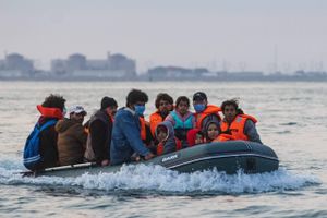 Siden begyndelsen af året er flere end 10.000 migranter nået over Kanalen til England.