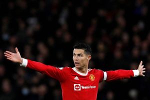 Manchester United rejser til Thailand uden stjernen Cristiano Ronaldo, der er optaget af familiære problemer.