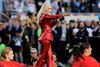 I februar sang Gaga den amerikanske nationalmelodi, inden kampen mellem Denver Broncos og Carolina Panthers blev sparket i gang. Foto: Julio Cortez