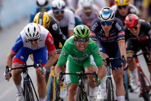For tredje gang i karrieren vandt Mark Cavendish en massespurt i Tour de France i den franske by Chateauroux.