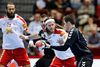 Danmarks Jesper Nøddesbo og Mikkel Hansen og Montenegros Nemanja Grbovic og Vladan Lipovina.