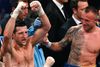 Carl Froch med hænderne i vejret efter nattens medrivende boksedrama i O2 Arena i London. Mikkel Kessler vil nu overveje fremtiden, men hverken Kessler eller Froch ville efter kampen afvise muligheden for et tredje internt opgør.