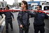 Israelsk politi i Tel Aviv, hvor fire mennesker i går blev stukket ned med skruetrækker. Den palæstinensiske gerningmand blev skudt og dræbt.