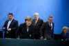 Fra venstre: Sigmar Gabriel, Angela Merkel og Horst Seehofer har i weekenden holdt flere møder om den tyske asylpolitik. Horst Seehofers parti, CSU, presser Angela Merkel til at begrænse tilstrømningen af flygtninge.