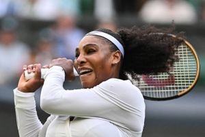Efter match-tiebreak i tredje sæt røg Serena Williams ud af Wimbledon i første runde til Harmony Tan.