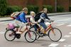Cyklistforbundet sondrer mellem cykelsikkerhed og trafiksikkerhed, og begge elementer skal trænes grundigt, inden man lader poderne cykle ruten til skole selv. Arkivfoto: Ole Frederiksen