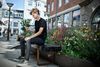 Den 18-årige Frederik Blyt har tidligere fortalt i Jyllands-Posten om sit forhold til sin mobiltelefon. Han er med i Red Barnets ungepanel, der skal være med til at nuancere debatten om børn og unges digitale liv. Foto: Anita Graversen