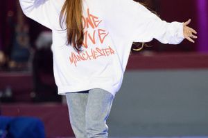 Ariana Grande ved mindekoncerten i Manchester. Foto: Dave Hogan/AP