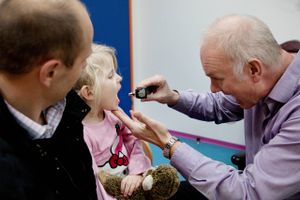 Det er indtil videre blot 5 pct. af de 2-6-årige, der har været forbi deres læge for at blive vaccineret mod influenza. Sundhedsstyrelsen er opmærksom på, at tilslutningen fortsat er lav.