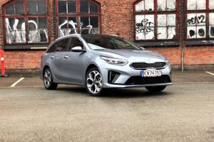 Tanken om en plug-in hybrid som praktisk stationcar er sympatisk, men Kia Ceed har svært ved at køre på ren el. 