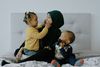 Najma Hassan, 35 år, med datteren Batoula, 2 år, og sønnen Ahmed, 1 år. Najma Hassan kom til Danmark fra Somalia i 1997. Foto: Laura Krogh