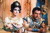 Når man siger film og Kleopatra, da tænker de fleste på Elizabeth Taylor, der sammen med sin kommende mand Richard Burton (Marcus Antonius) tiltrak sig enorm opmærksomhed under og efter optagelserne af filmen "Cleopatra", der i den grad blev forfulgt af store problemer. Foto: AP