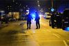 Politifolk var torsdag aften i aktion i Lundtoftegade på Nørrebro, efter at en 19-årig mand var blevet skudt i hovedet i et formodet bandeopgør. Foto: Kenneth Meyer/Polfoto