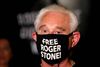 Roger Stone har rådgivet Trump gennem mange år, men røg i fængsel for falsk forklaring i forbindelse med den særlige undersøger Robert Muellers granskning. Nu har Trump sørget for, at den nære allierede undgår sin fængselsstraf. Foto: Joe Skipper/Reuters