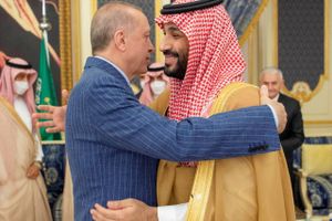 For første gang siden drabet på Jamal Khashoggi er den økonomisk trængte Erdogan på besøg i Saudi-Arabien.