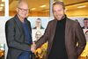 Rådmand Thomas Medom og Direktør for SOSU Østjylland Niels Brun Madsen ses sammen på den nyfusionerede skole SOSU Østjylland. Foto: SOSU Østjylland