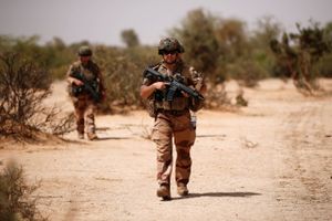 Frankrig lægger op til at reducere antallet af udsendte soldater i Sahel. Det kan få betydning for Danmarks militære indsats i den konfliktramte region. 