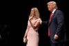 Donald Trump med sin datter Ivanka Trump. Foto: Evan Vucci/AP