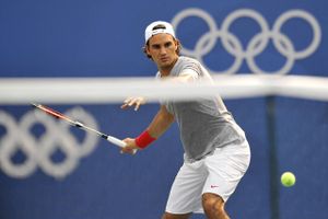 Roger Federer er den sidste i rækken af tennisstjerner, der bliver hjemme fra Tokyo. Schweizeren er skadet.