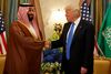 Donald Trump siger, at USA risikerer, at Saudi-Arabien vil gå til Kina eller Rusland for at købe våben, hvis landet ikke gennemfører handlen. Foto: Evan Vucci/AP