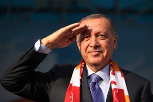 
    Tykiets præsident Recep Tayyip Erdogan udfordrede Nato, da han sendte militær ind i det nordlige Syrien. 
  