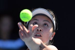 Tennistour erkender nederlag i sag om kontroversiel kinesisk spiller, men vender alligevel tilbage med turneringer til Kina. 