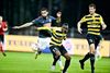 Adama Tamboura i nærkamp mod Mate Varsadze. Tambouras deltagelse i kampen giver efter al sandsynlighed AGF sejren, selv om Hobro vandt kampen 2-1. Foto: Ernst van Norde/Polfoto