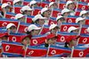 Det nordkoreanske cheerleading-hold optræder ofte ved nationale begivenheder, men kommer sjældent ud af landet. Foto: Lee Jin-man/AP