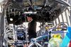 En egyptisk politimand i de udbrændte rester af den turistbus, der søndag blev sprængt – formodentlig af en selvmordsbomber. Foto: Nameer Galal/AP