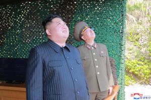 Ifølge sydkoreansk millitær har Nordkorea affyrede uindentificerede projektiler i den nordlige Pyongan-provins.