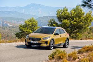 Kia Xceed er en lækker ny SUV i den populære klasse. Med god affjedring og lavt støjniveau ligner den en bil, som danskerne vil tage godt imod.