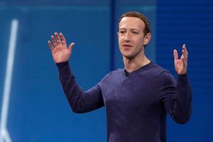 Vestlige landes pres for at regulere indhold hos bl.a. Facebook fører til øget privat censur uden demokratisk kontrol, advarer flere.