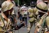 Urolighederne i fortsætter i Kairos gader, hvor det dagligt kommer til sammenstød mellem egyptisk politi og sikkerhedstyrker og tilhængere af Muhammed Mursi. Men samtidig er der sket et markant fald i kriminaliteten, og politiet er blevet synligt i gadebilledet. Foto: Amr Nabil/AP